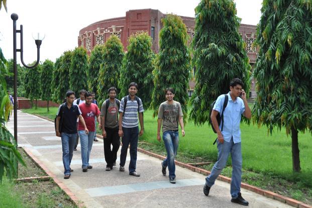 IIM Lucknow opened applications for executive programme in AI.